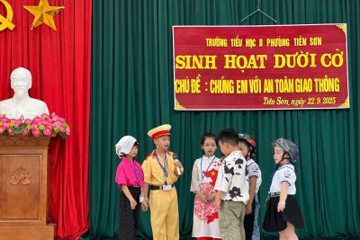 SINH HOẠT DƯỚI CỜ CHỦ ĐIỂM AN TOÀN GIAO THÔNG THÁNG 9/2025